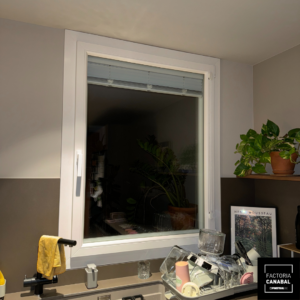 finestres-veneciana finestres amb veneciana